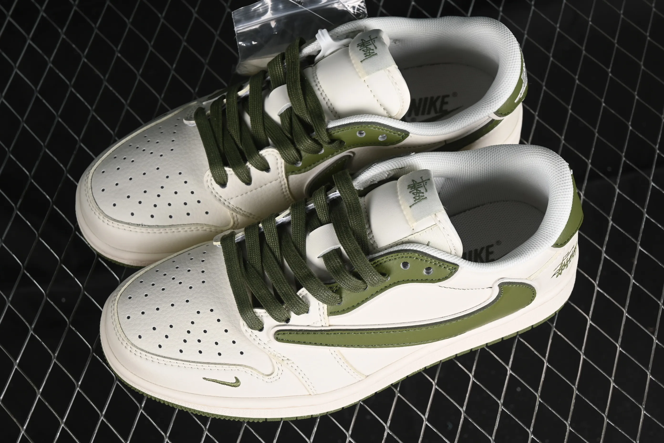 All Categories Air Jordan Jordan Series Basketball Shoes Air Jordan 1 Low High-end Customized Low-top Shoes Travis Scott x Fragment Design x Air Jordan 1 Low OG SP AJ1 Joe 1 Stussi Joint-Beige Army Green Low-top Cultural Casual Shoes DM6688-602